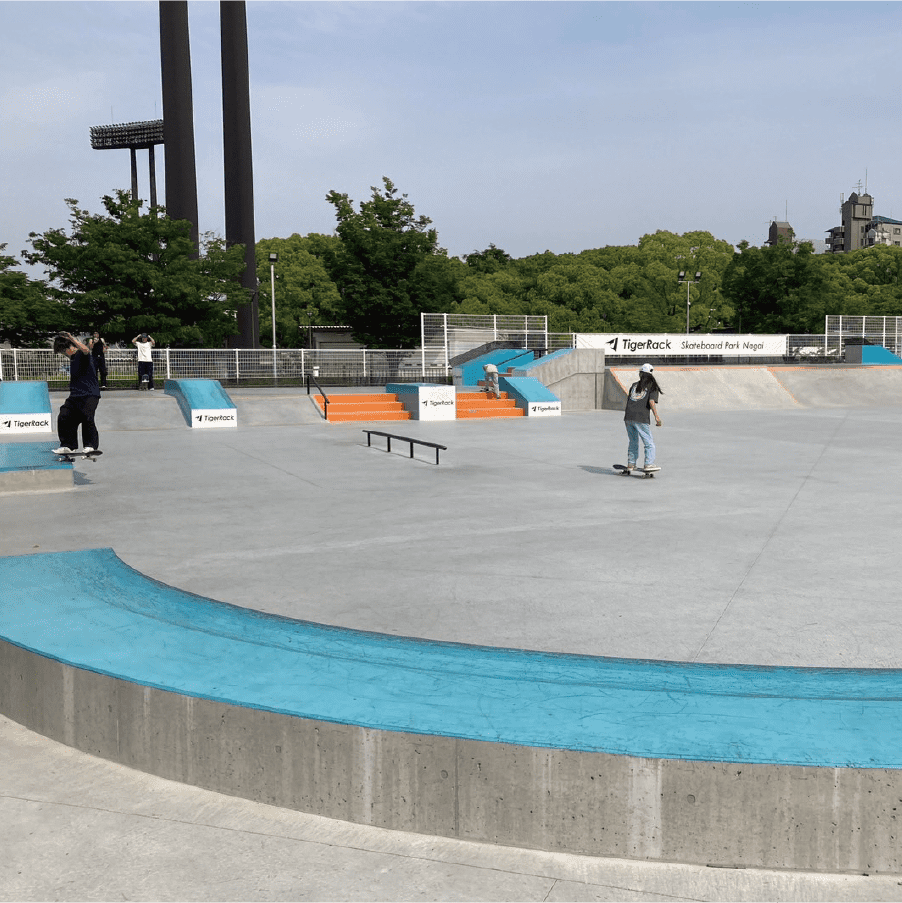 長居公園タイガーラック